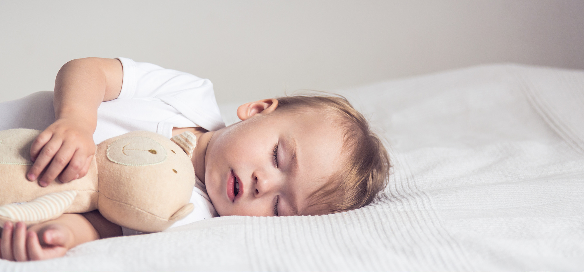 How and where should an infant sleep?